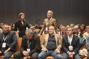 Костадинова се появи на събранието на БОК и пожела успех на Лечева