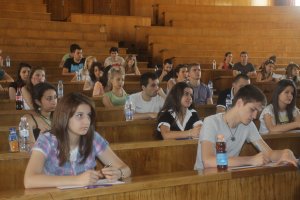 В този университет ще има 100 преподаватели, в другия - 250