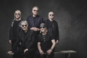 53 г. след Дим над водата Deep Purple се завръщат в Монтрьо