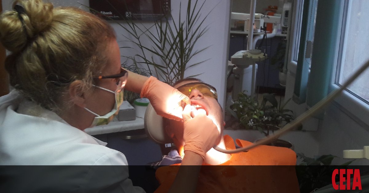 Десетки зъболекари излязоха на протест заради новите правила за добра