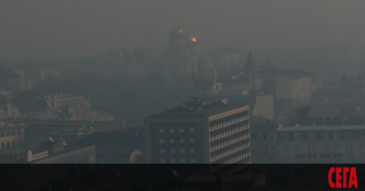 Въздухът в София днес е замърсен три пъти над нормата, сочат