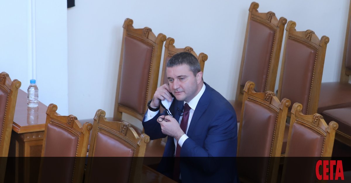 Финансовият министър Владислав Горанов отговори на бизнесмена Васил Божков, който