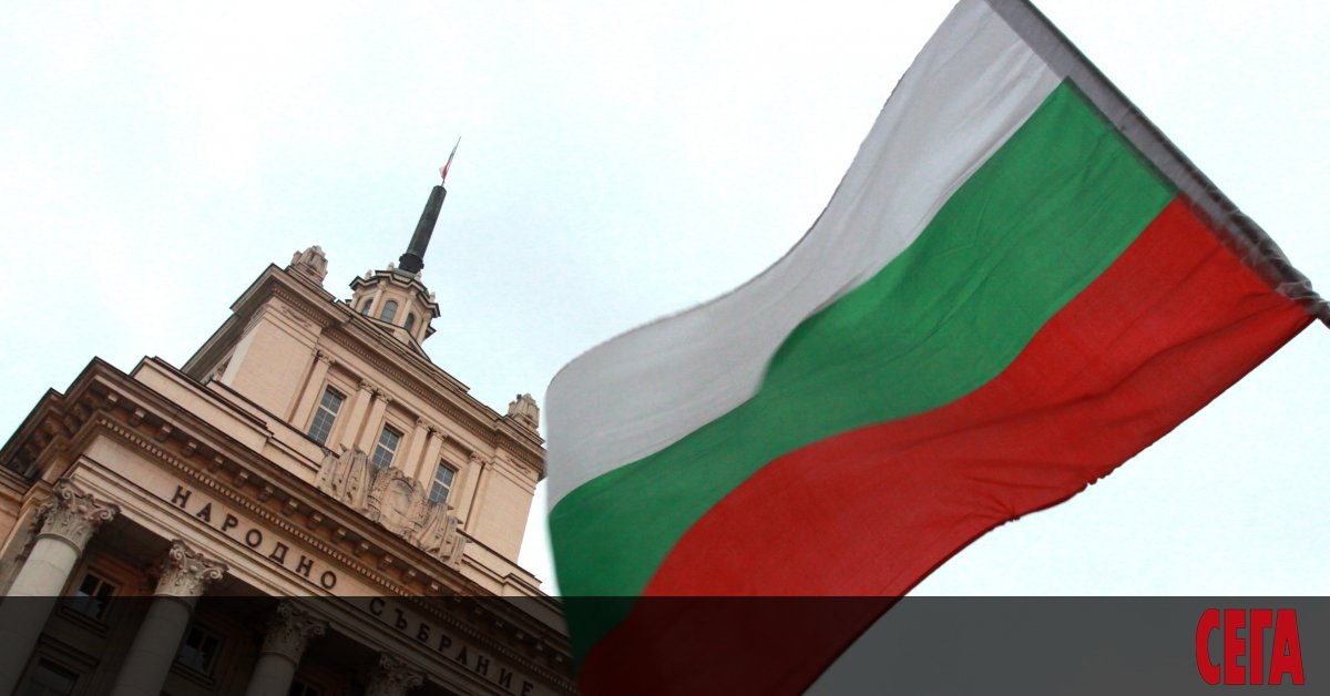 136 години от Съединението чества България днес. Предвидени са стотици