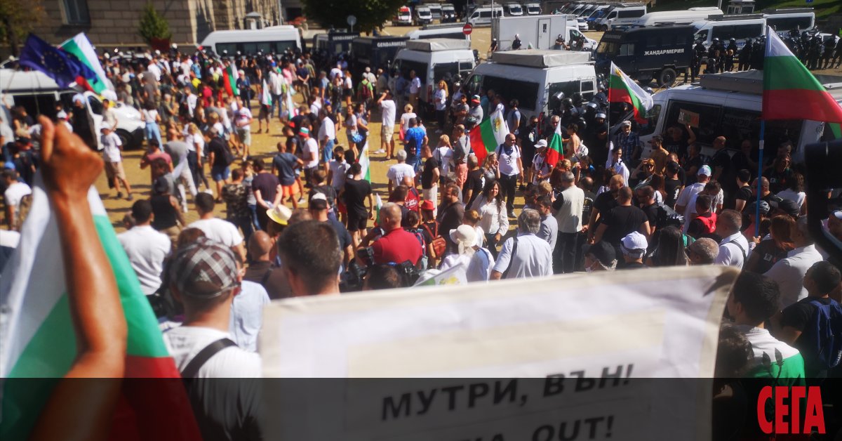 В центъра на София се провежда 72-ият антиправителствен протест. В