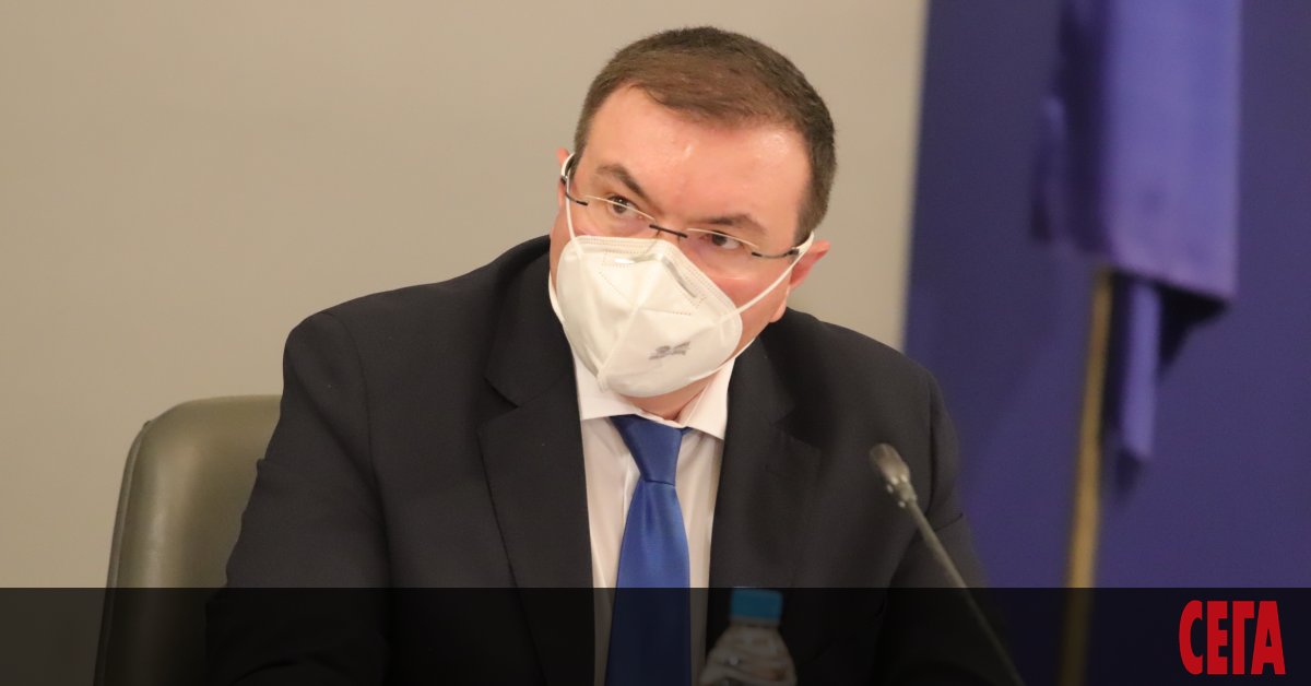 Министърът на здравеопазването проф. Костадин Ангелов, главният държавен здравен инспектор доц.