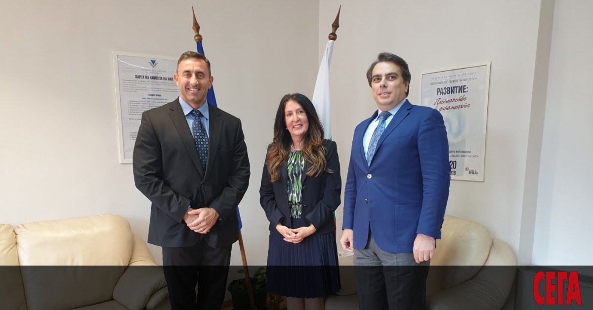Посланикът на САЩ в България Херо Мустафа посети Национална агенция