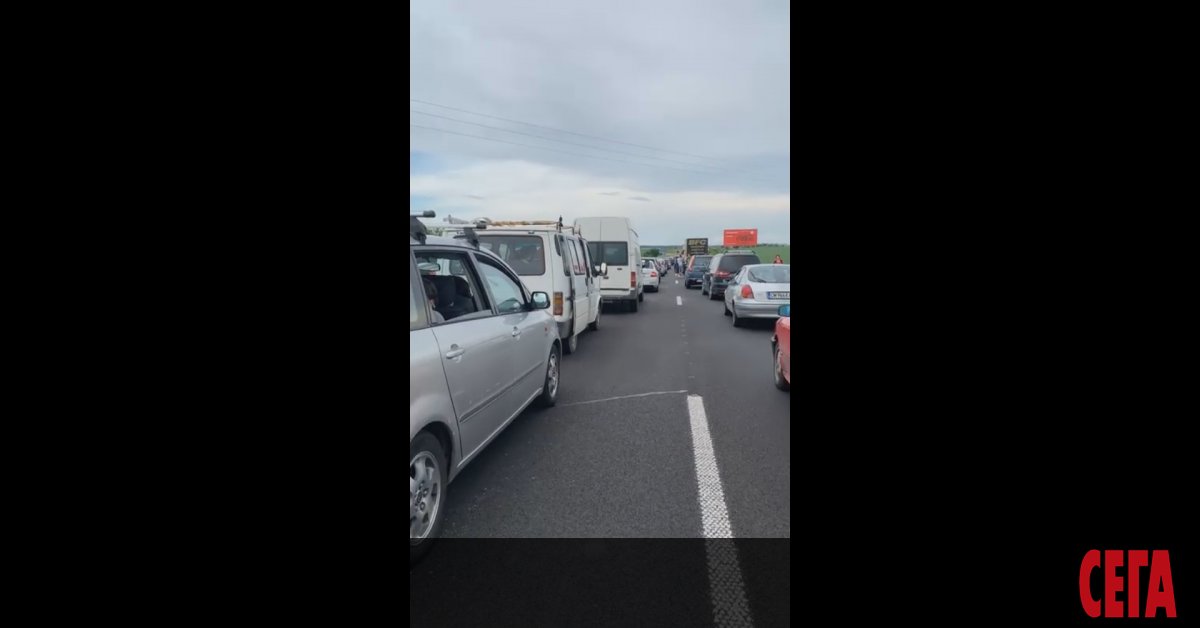 Километрично задръстване на автомагистрала Тракия, движението към Бургас след Пловдив
