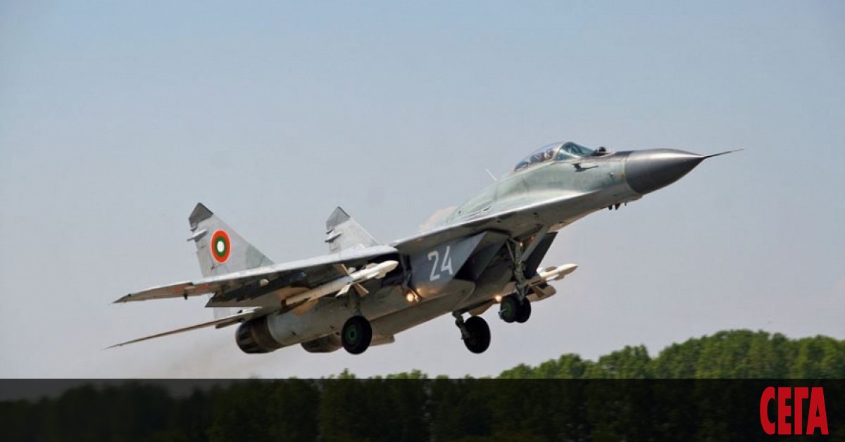 Основната версия за падналия в Черно море български МиГ-29 е
