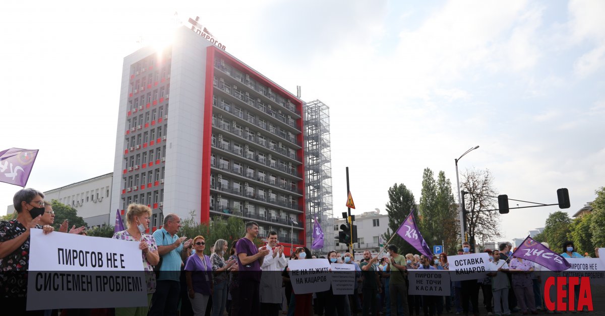 За пети ден медиците от Пирогов се събраха на протест