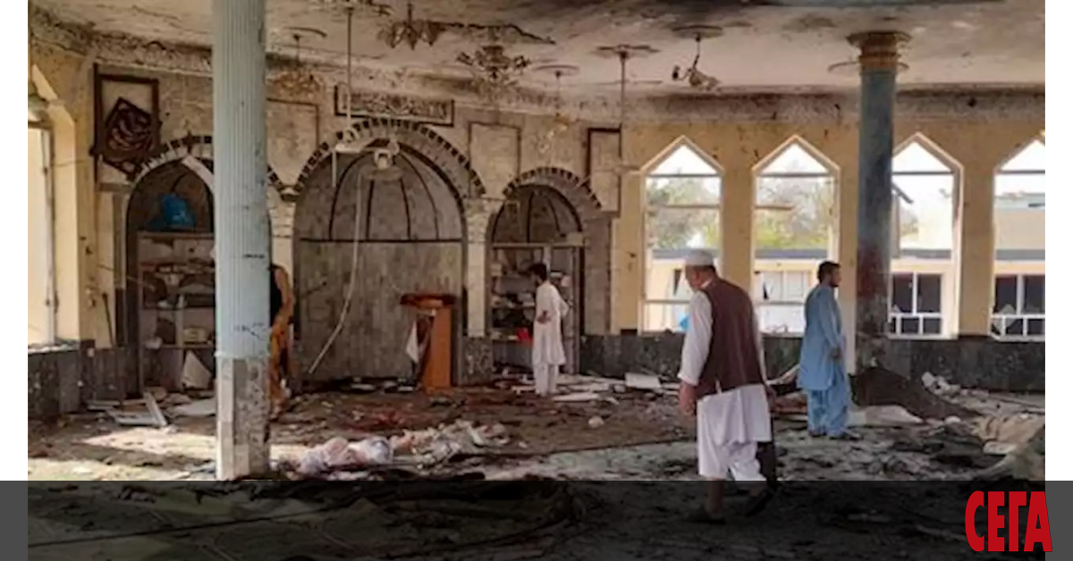 Десетки афганистански шиити са загинали при бомбен атентат днес в северния град