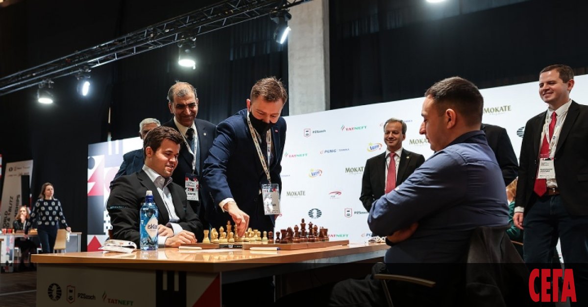 Световният шампион Магнус Карлсен поведе след първия ден на първенството