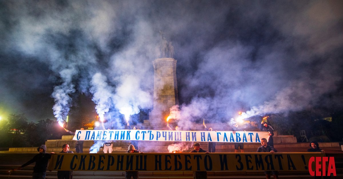 Citizens gather in Sofia in front of the monument to the Soviet Army