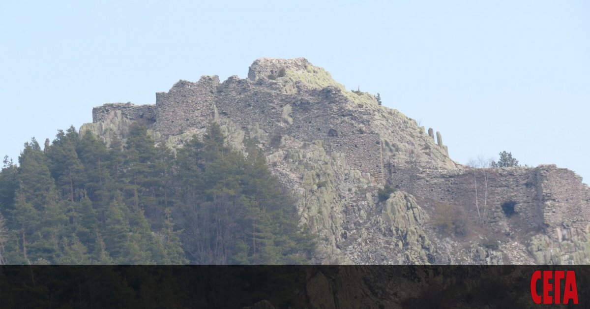 Крепостта Устра е една от най-запазените в Родопите, а и