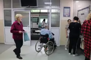 Доброволци на БЧК поемат пациенти на спешно отделение в Пловдив