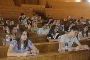 В този университет ще има 100 преподаватели, в другия - 250