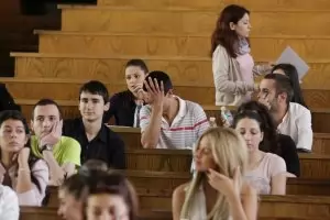 27 университета вдигат таксите за български студенти