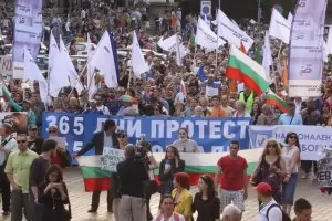 Протестът умря, за да живее протестът