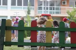 Децата в градините продължават да са по 35 в група