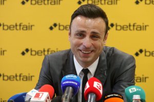 Димитър Бербатов смята че българският футбол има нужда от радикална