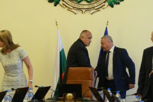 Премиерът и лидер на ГЕРБ Бойко Борисов лично е отрязал