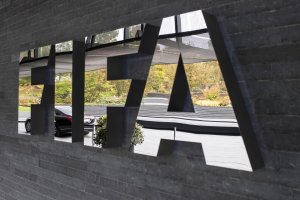 Световната футболна асоциация ФИФА и европейската УЕФА взеха решение