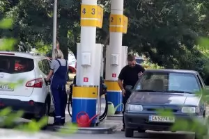 Масовият бензин пак се устреми към 2 лв. за литър