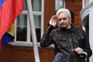 Основателят на WikiLeaks Джулиан Асандж е получил инсулт в лондонския