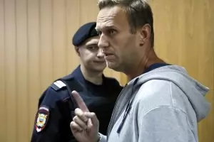 Навални най-после бе преместен в болница