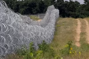 2000 нелегални мигранти са прескочили оградата на границата за 6 месеца