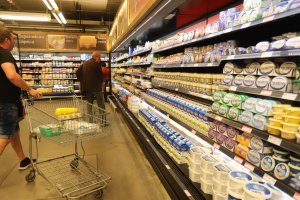 Цените на някои основни хранителни продукти в България вече се доближават