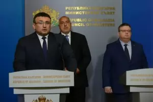 Властта забрави за спешната си среща за арестите