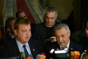 Симеонов и Каракачанов изхвърлиха Сидеров от "Обединени патриоти"