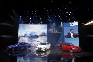 Автосалонът в Париж не губи блясъка си въпреки многото отсъстващи