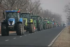 Зърнопроизводители плашат да блокират страната на 85 места