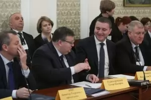 Вържи гражданите, да се облагодетелства правителството