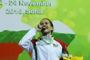 Световната шампионка по бокс Станимира Петрова бе елиминирана на 1/4-финал