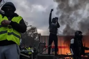 Насилие беляза протестите на „Жълтите жилетки” в Париж