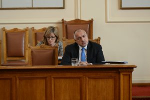 Няма да дочакаме Бойко Борисов да отиде в Народното събрание
