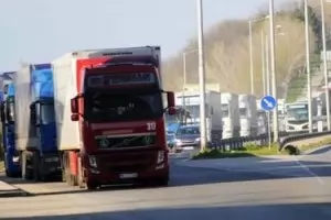 Ще се спират камионите по магистралите и натоварените пътища днес следобед