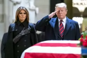 Доналд Тръмп отдаде чест пред ковчега на Джордж Буш