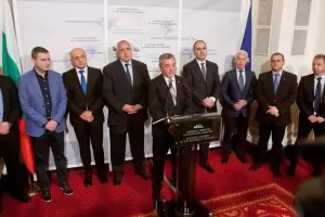 Разделете се, господа патриоти, омръзнахте ни