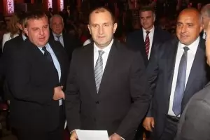 Рейтингът на президента падна под 50%