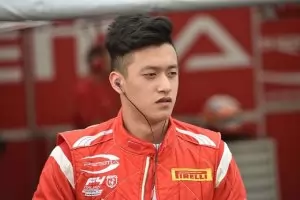  Китайски пилот влиза във Формула 1