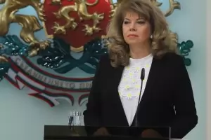 Вицепрезидентът Йотова: Не искам да ми се отнема правото за машинно гласуване