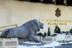 Бедни общини продължават
да "късат от залъка" си за МВР