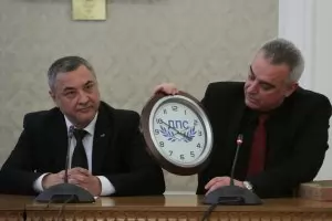 Депутат от НФСБ: Ако В.Симеонов дължи кариерата си на "Атака", значи кравата суче от телето