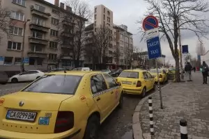  КЗК започна проверка на "Такси Максим"