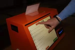 Жалба в съда принуди ЦИК да изчака с офертите за машини за гласуване