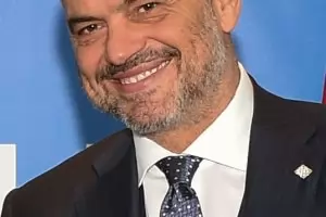 Опозицията в Албания напуска парламента