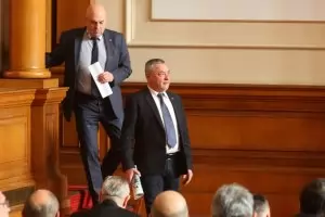 Управляващите режат напълно парите на отсъстващите депутати